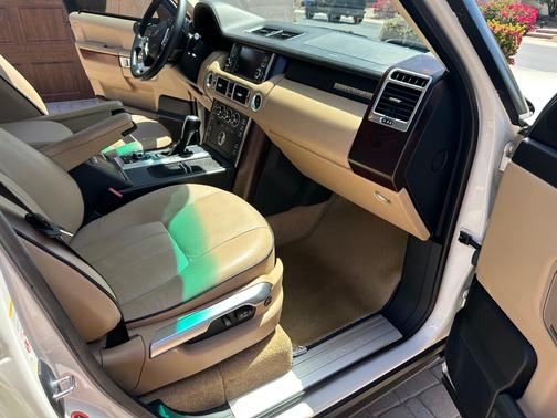 White 2010 Land Rover Range Rover HSE