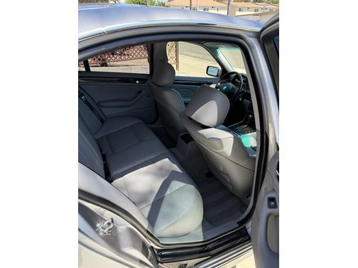2003 BMW 330 i