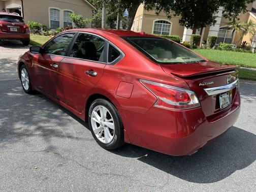 Red 2015 Nissan Altima 2.5 SV