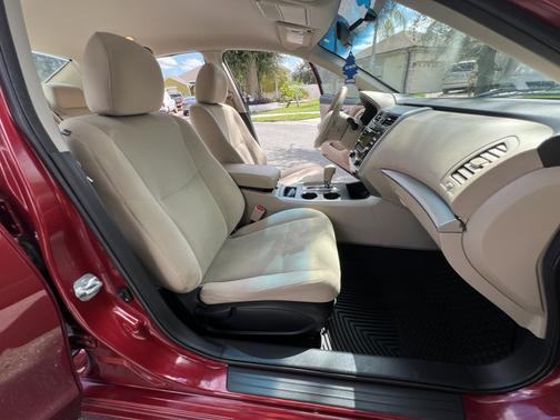 Red 2015 Nissan Altima 2.5 SV