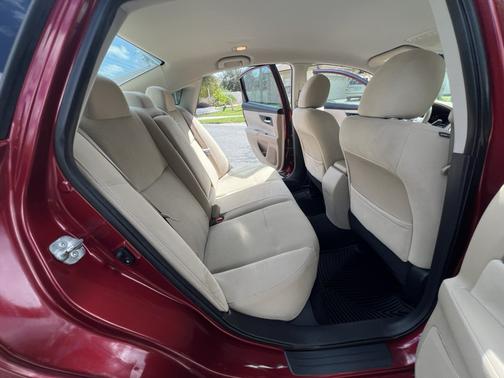 Red 2015 Nissan Altima 2.5 SV