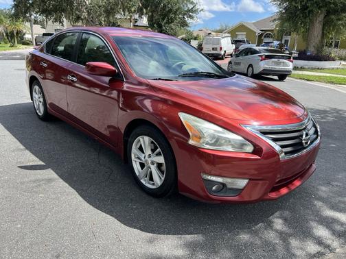Red 2015 Nissan Altima 2.5 SV