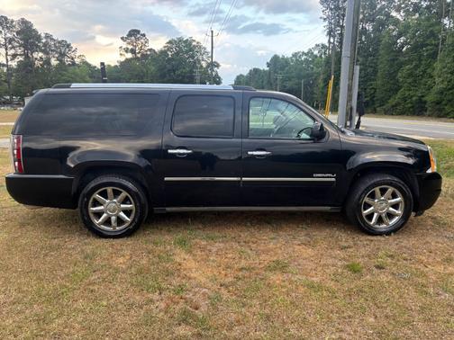 Black 2010 GMC Yukon XL Denali