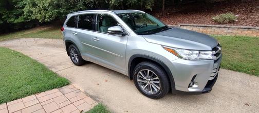 Silver 2017 Toyota Highlander XLE