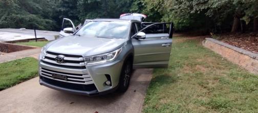 Silver 2017 Toyota Highlander XLE