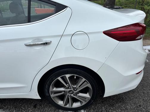 White 2017 Hyundai ELANTRA Limited