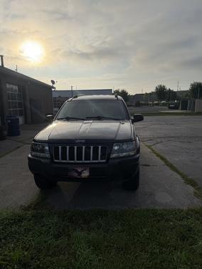Black 2004 Jeep Grand Cherokee Laredo