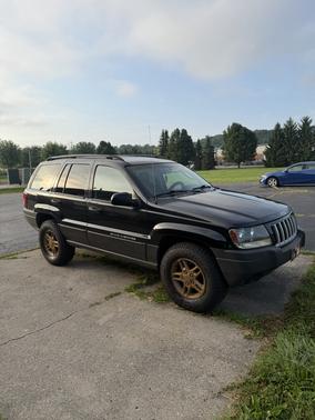 Black 2004 Jeep Grand Cherokee Laredo