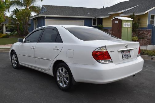 White 2006 Toyota Camry XLE