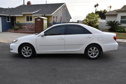 White 2006 Toyota Camry XLE