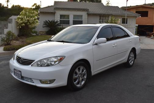 White 2006 Toyota Camry XLE