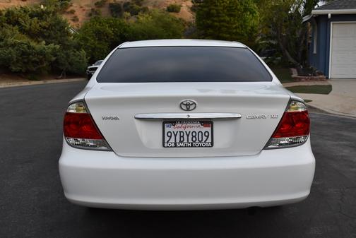 White 2006 Toyota Camry XLE