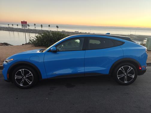 2022 Ford Mustang Mach-E Select