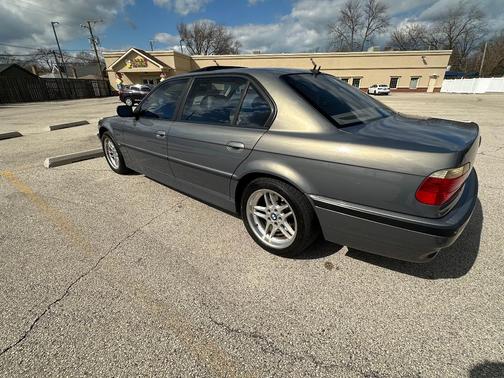 Gray 2001 BMW 740 iL