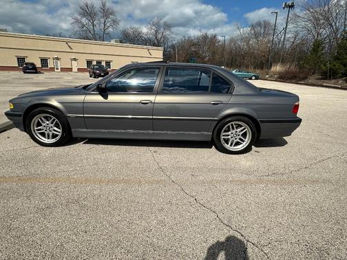 Gray 2001 BMW 740 iL