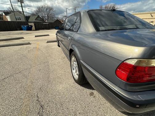 Gray 2001 BMW 740 iL