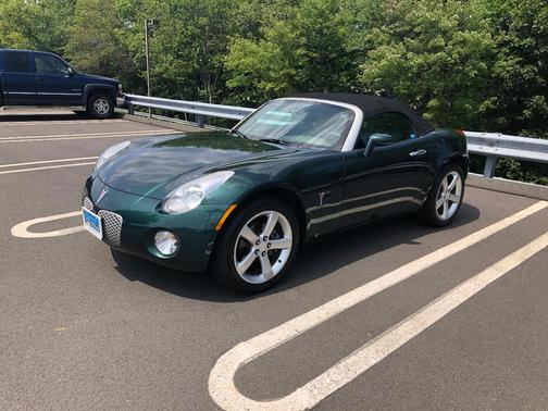 Green 2008 Pontiac Solstice Base