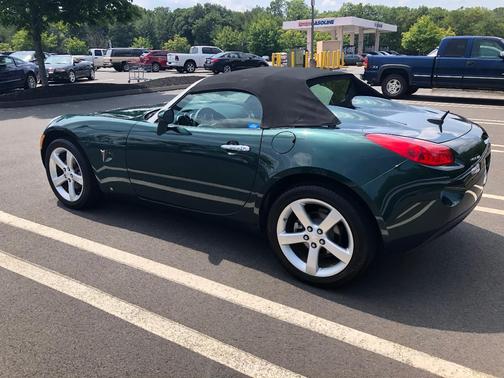 Green 2008 Pontiac Solstice Base