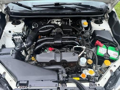 White 2016 Subaru Crosstrek 2.0i Premium