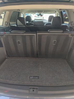 Photo 1 of 13 of 2019 Volkswagen Atlas 3.6L SE w/Technology