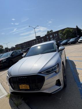 2022 Audi e-tron Premium