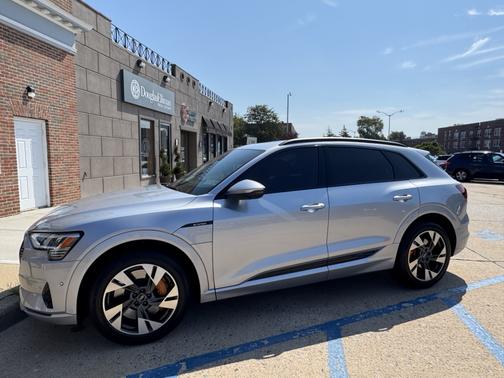 2022 Audi e-tron Premium