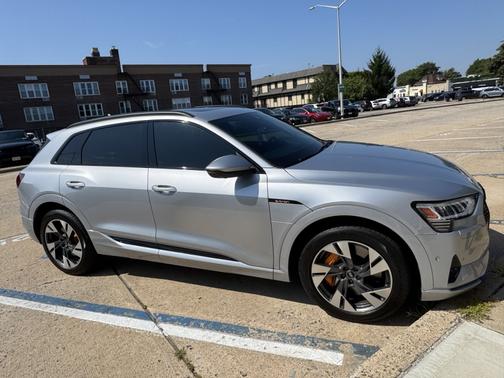 2022 Audi e-tron Premium