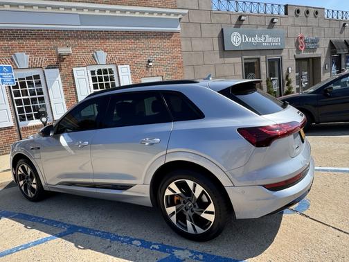 2022 Audi e-tron Premium