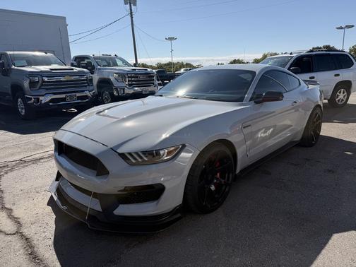 2016 Ford Shelby GT350 Base