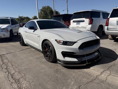 2016 Ford Shelby GT350 Base