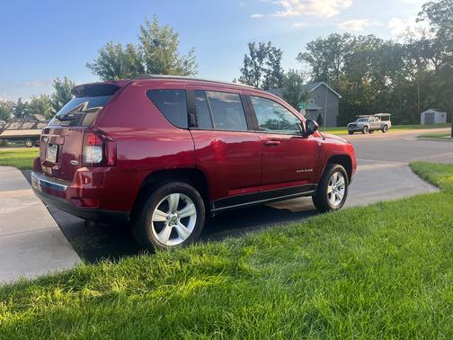 Red 2015 Jeep Compass Latitude