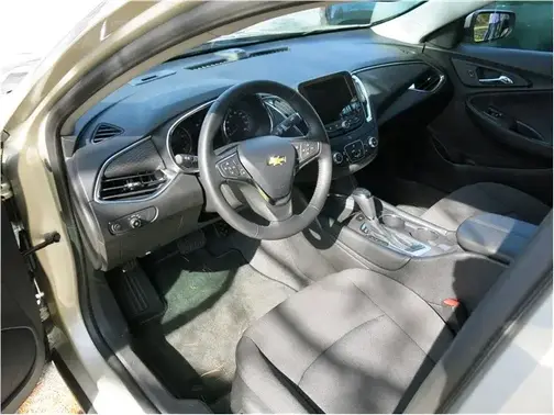 White 2018 Chevrolet Malibu LT