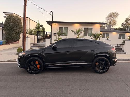 2020 Lamborghini Urus Base