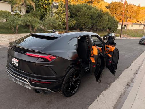 2020 Lamborghini Urus Base