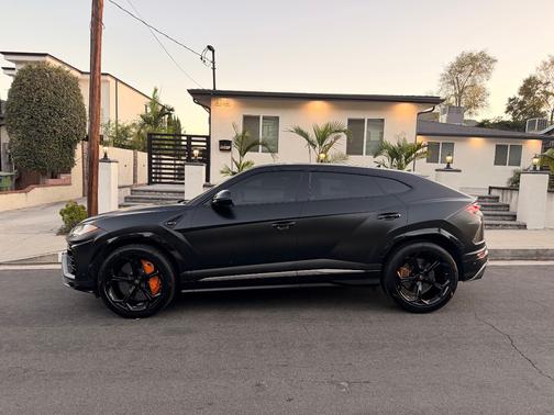 2020 Lamborghini Urus Base