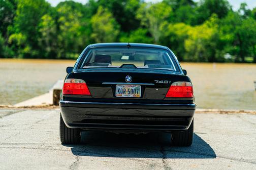 Black 2001 BMW 740 i