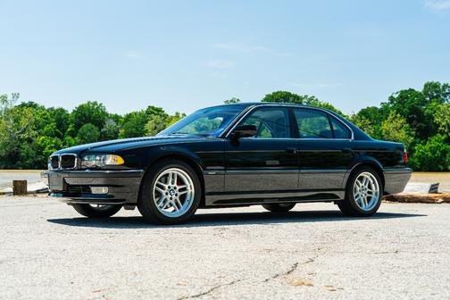 Black 2001 BMW 740 i