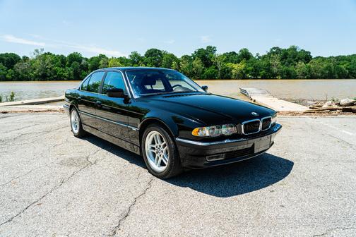 Black 2001 BMW 740 i