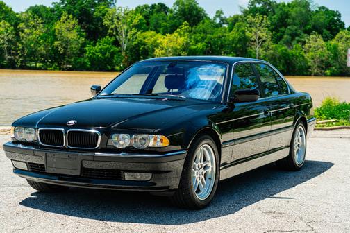 Black 2001 BMW 740 i