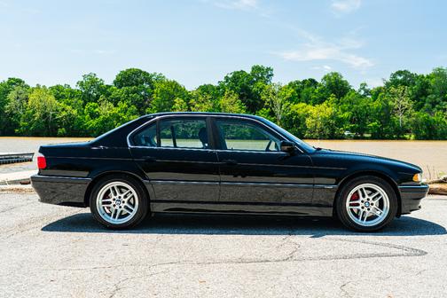 Black 2001 BMW 740 i