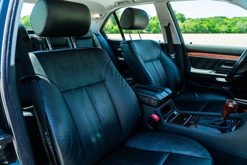Black 2001 BMW 740 i