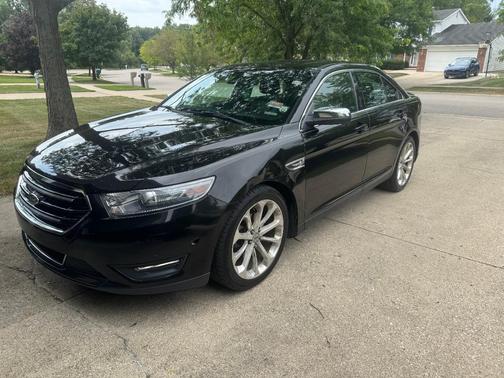 Black 2013 Ford Taurus Limited