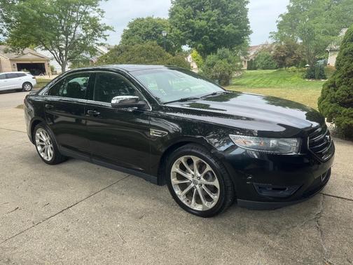 Black 2013 Ford Taurus Limited