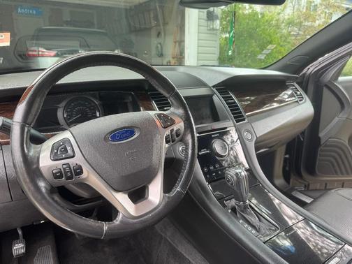 Black 2013 Ford Taurus Limited
