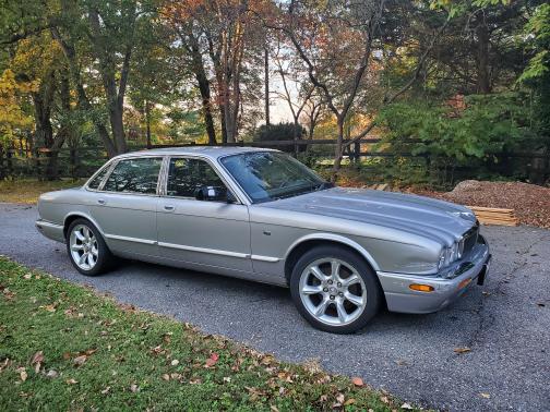 2002 Jaguar XJ8 Base