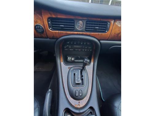 2002 Jaguar XJ8 Base