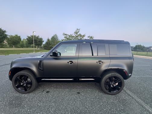 2025 Land Rover Defender 110 P400 X-Dynamic SE