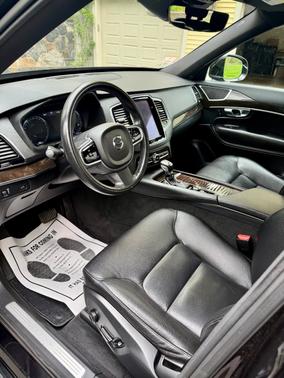 Black 2018 Volvo XC90 T6 Momentum