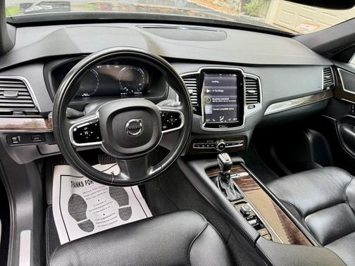 Black 2018 Volvo XC90 T6 Momentum