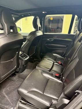Black 2018 Volvo XC90 T6 Momentum